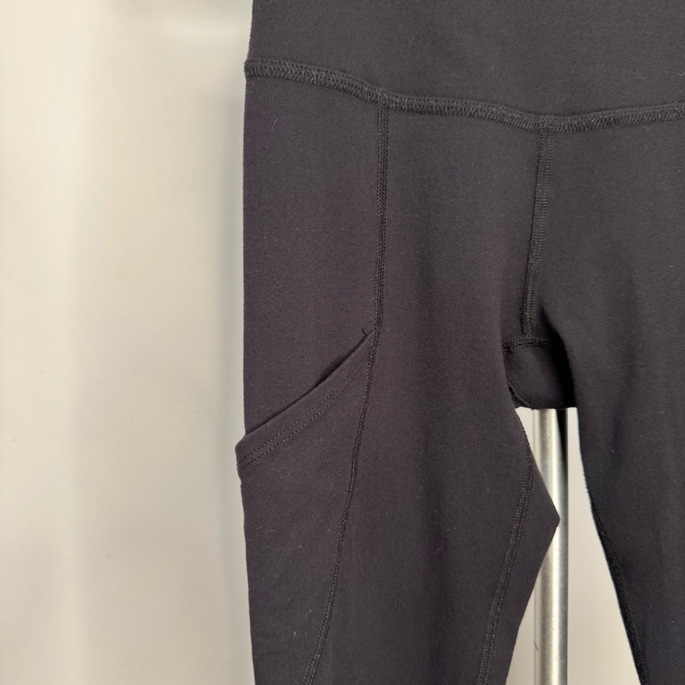 Beyond Yoga Black Leggings Criss Cross Pockets Cross Seams Detail Size Small - Picture 3 of 13